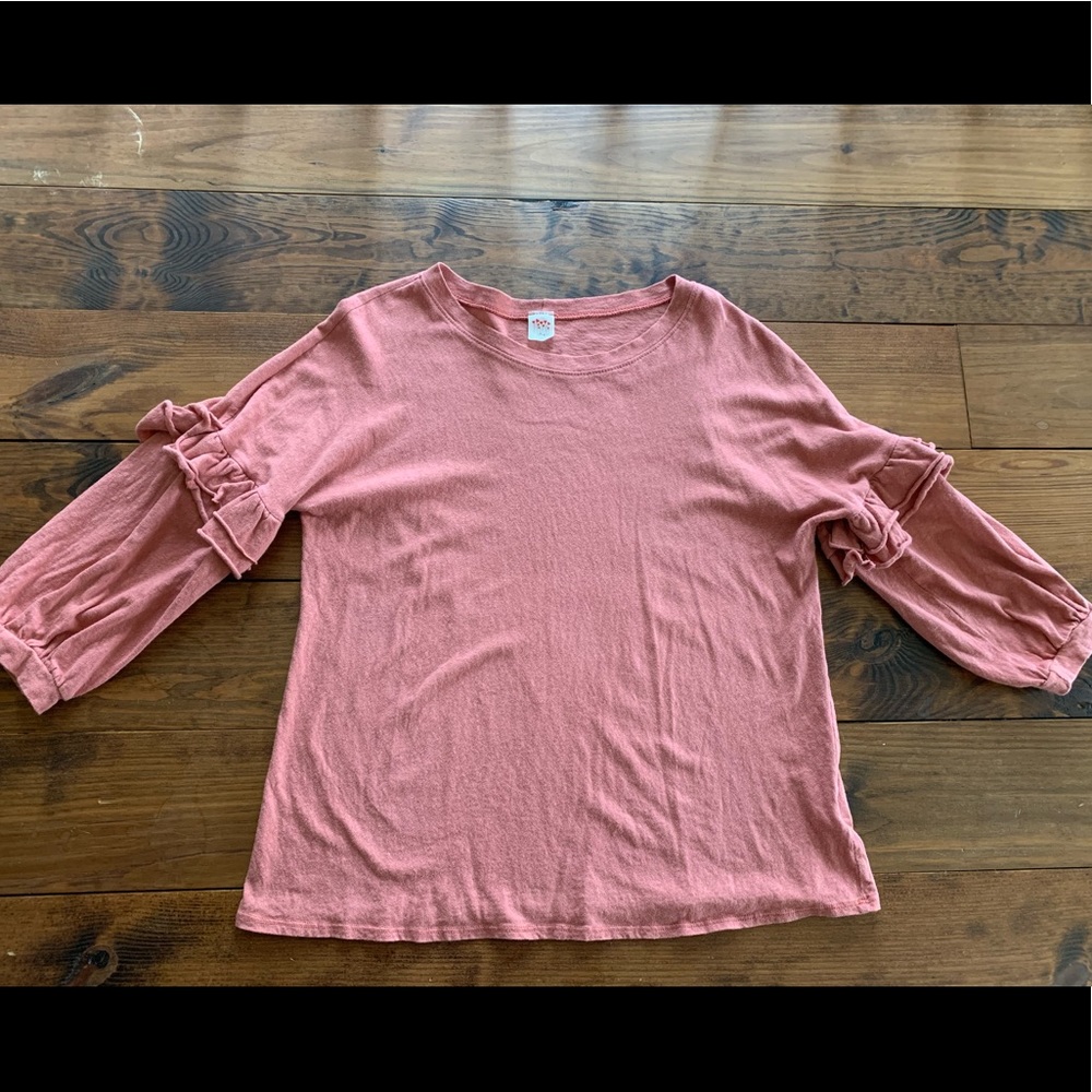 Medium ruffle sleeve shirt